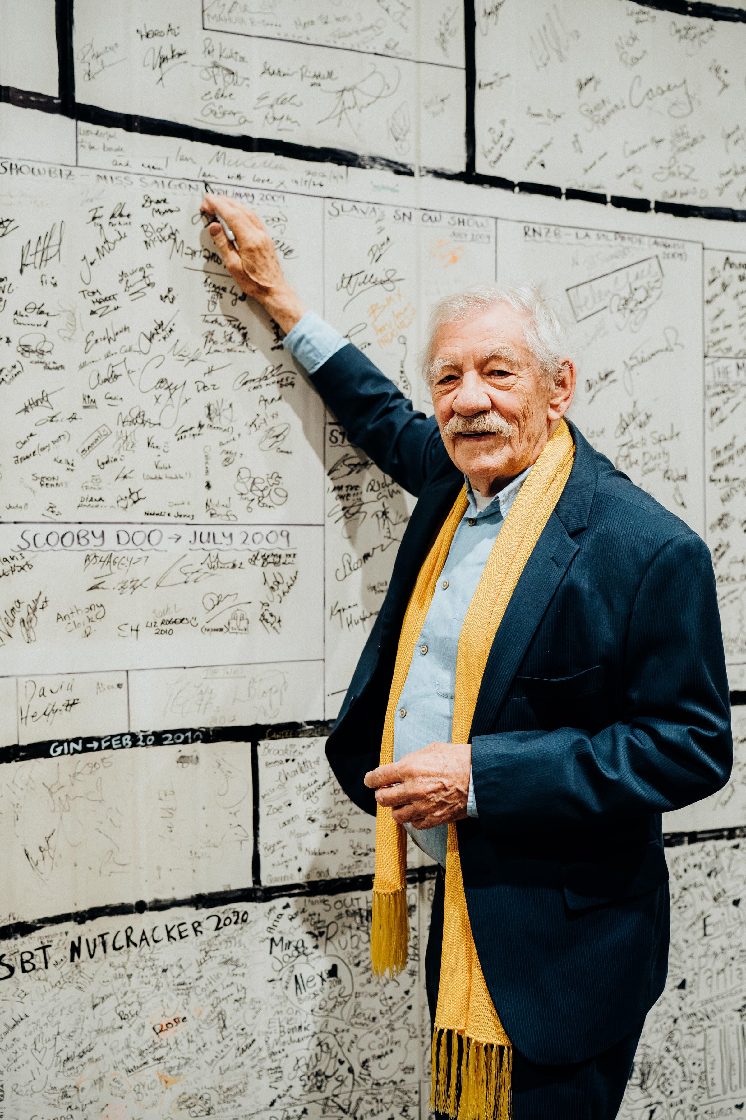 https://44484570.fs1.hubspotusercontent-na1.net/hubfs/44484570/Ian%20McKellen%20-%20Isaac%20Theatre%20Royal%20-%20AppleBox%20-%20Niall%20Featherstone-701814.jpg